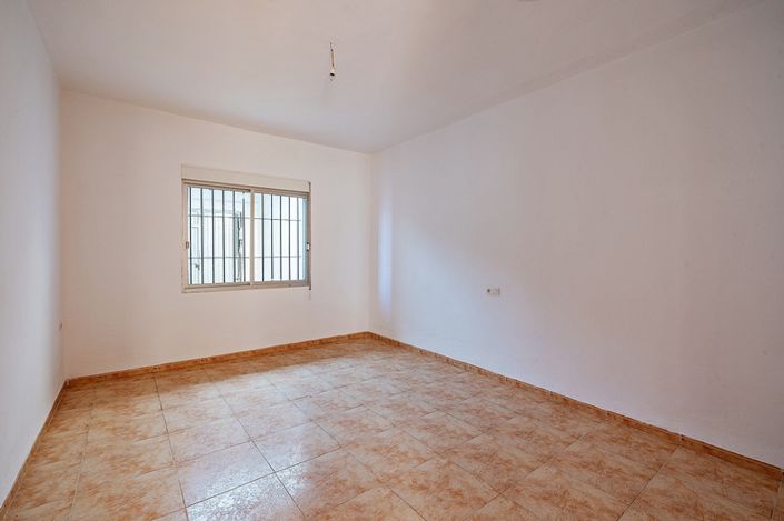 Image No.5-12 Bed Villa for sale