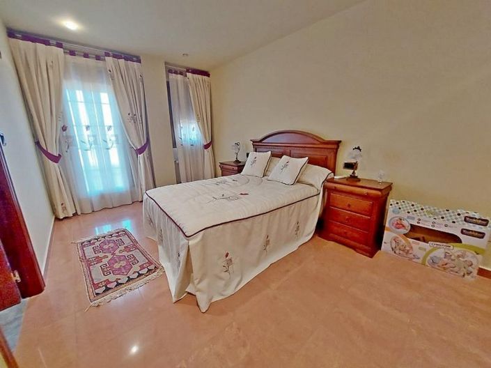 Image No.22-5 Bed Villa for sale