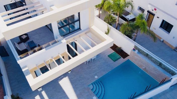 Image No.19-3 Bed Property for sale