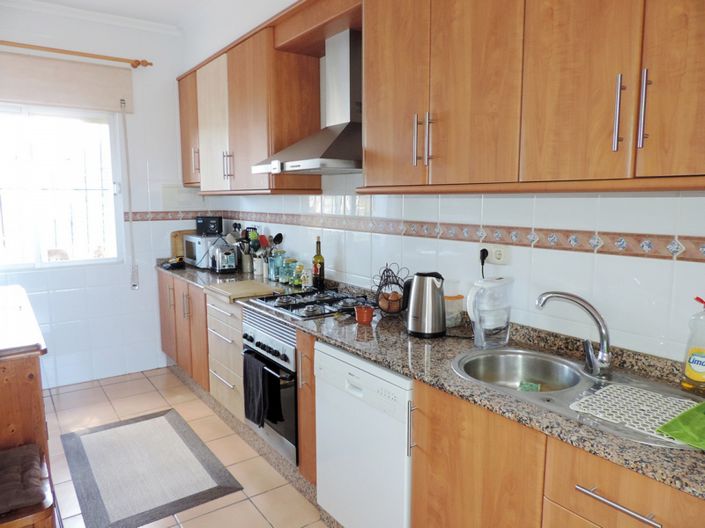 Image No.4-4 Bed Property for sale