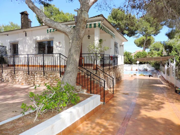 Image No.7-4 Bed Property for sale