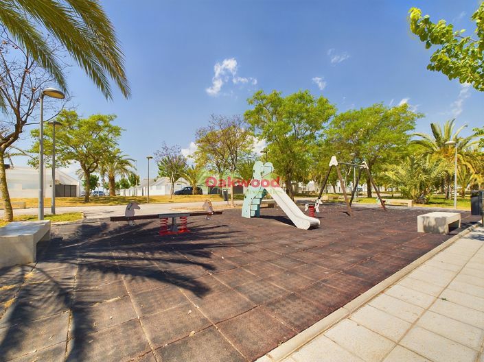 Image No.45-3 Bed Property for sale