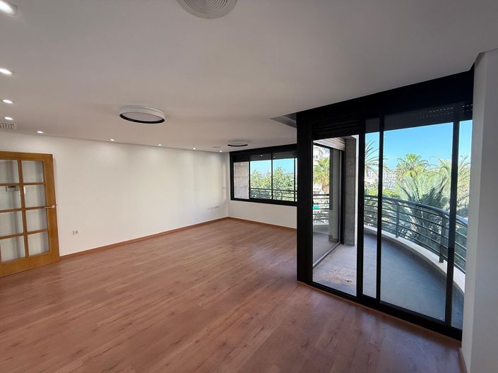 Image No.1-3 Bed Apartment for sale