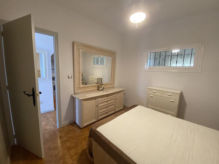 Image No.15-2 Bed Property for sale