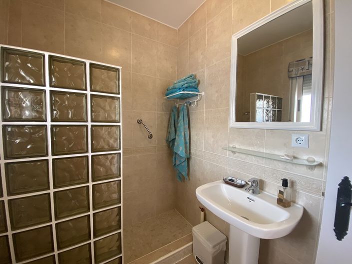 Image No.17-2 Bed Property for sale