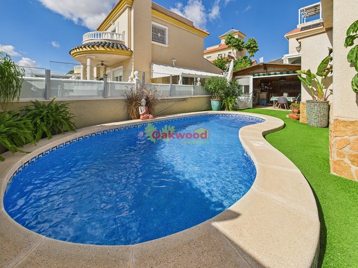 Image No.2-4 Bed Villa for sale