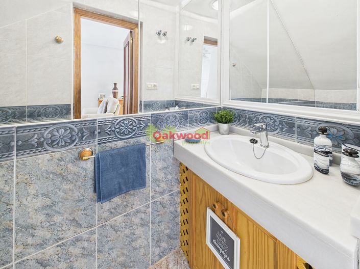 Image No.15-2 Bed Townhouse for sale