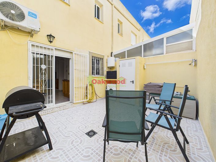 Image No.25-2 Bed Townhouse for sale