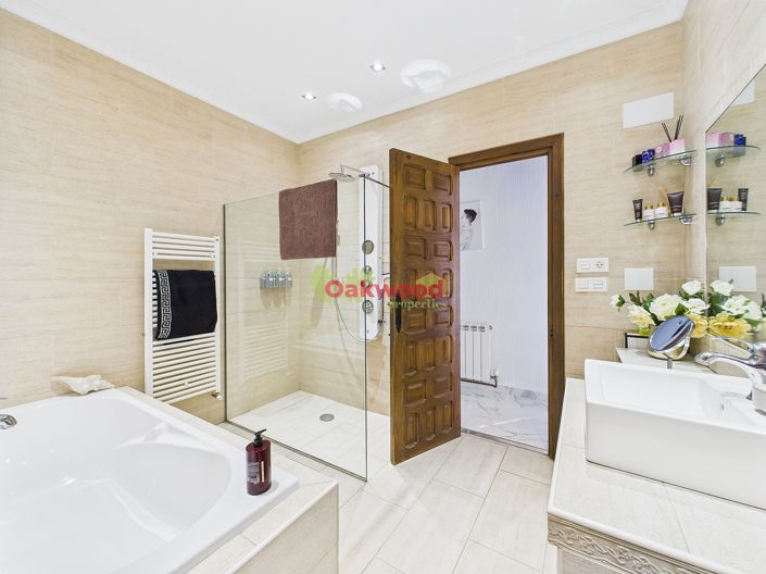 Image No.44-5 Bed Villa for sale