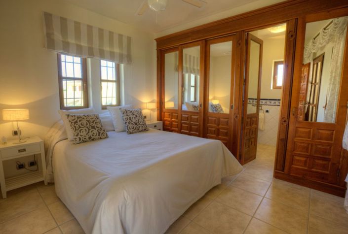 Image No.12-4 Bed Villa for sale