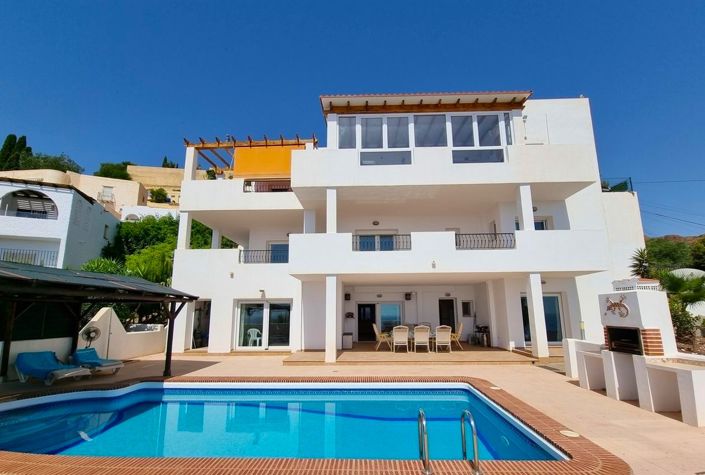 Image No.1-4 Bed Villa for sale