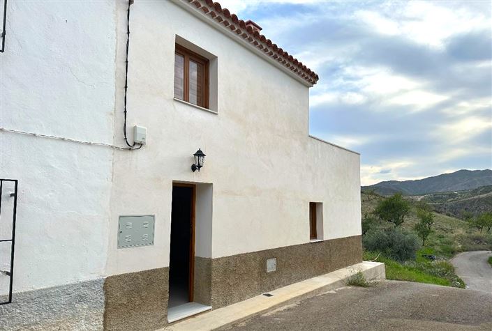 Image No.15-3 Bed Country House for sale