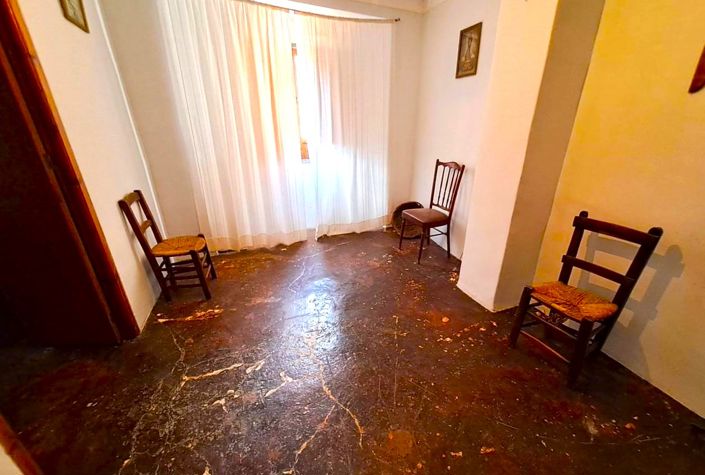 Image No.11-4 Bed Townhouse for sale