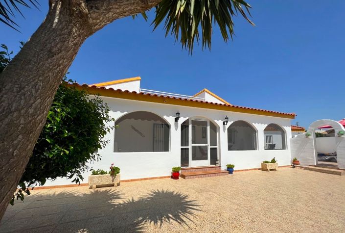 Image No.1-4 Bed Villa for sale