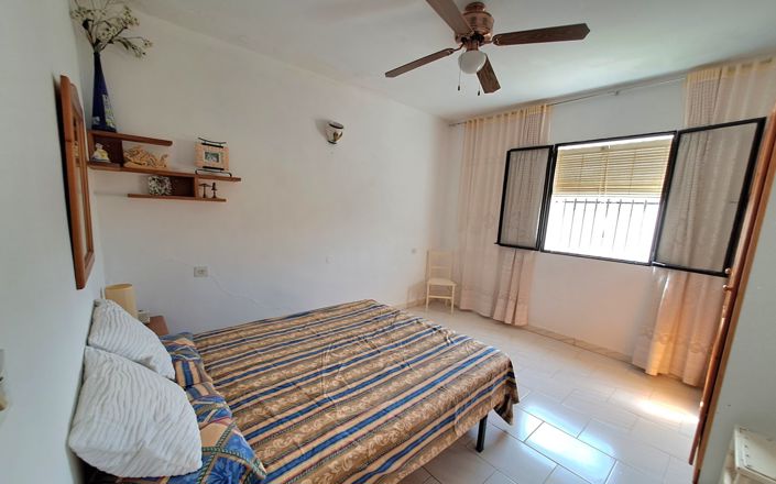 Image No.13-5 Bed Townhouse for sale