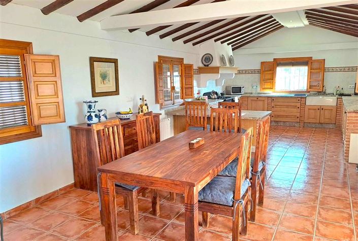 Image No.2-4 Bed Semi-Detached for sale