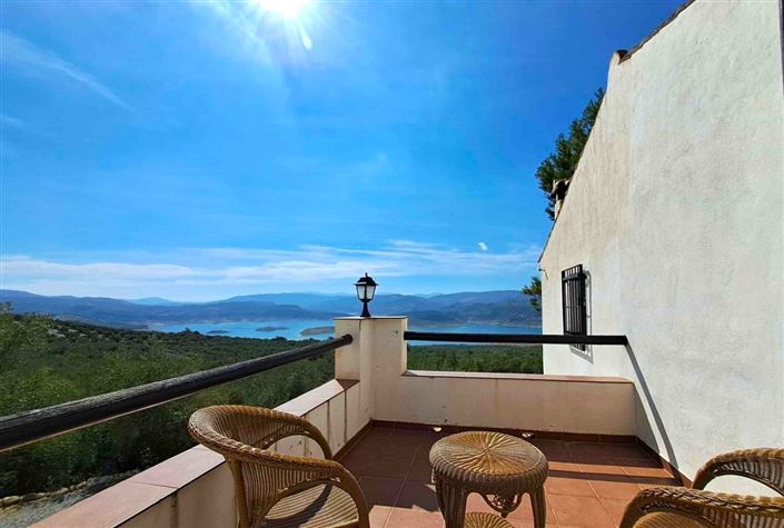 Image No.16-4 Bed Semi-Detached for sale