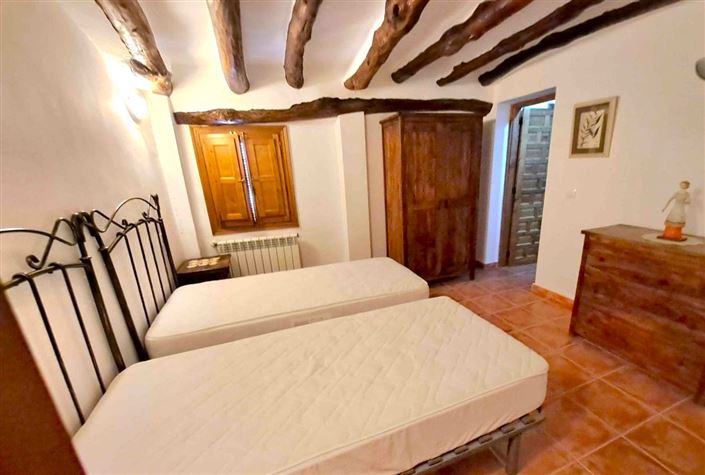 Image No.28-4 Bed Semi-Detached for sale