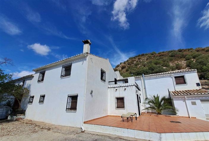 Image No.34-4 Bed Semi-Detached for sale