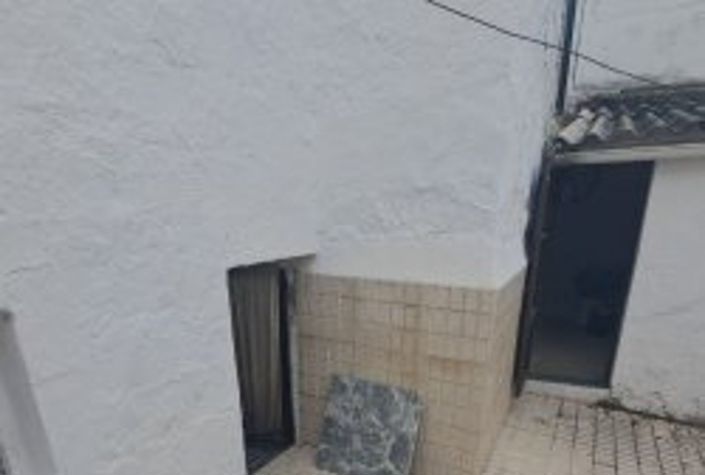 Image No.16-5 Bed Townhouse for sale