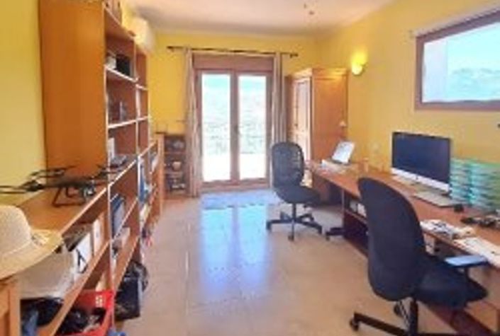 Image No.14-4 Bed Country House for sale