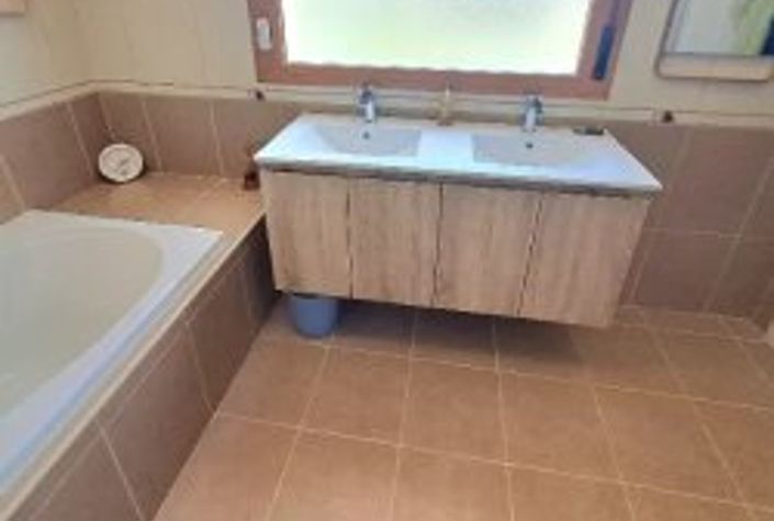 Image No.15-4 Bed Country House for sale