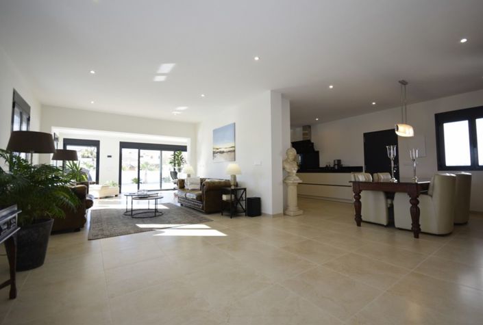 Image No.8-3 Bed Villa for sale