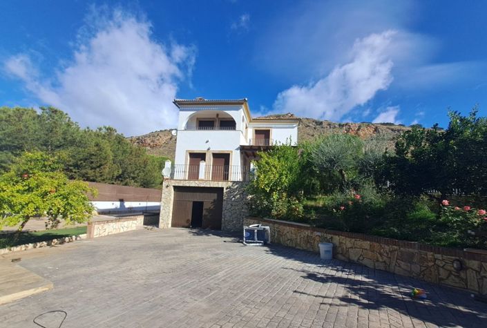 Image No.1-4 Bed Townhouse for sale