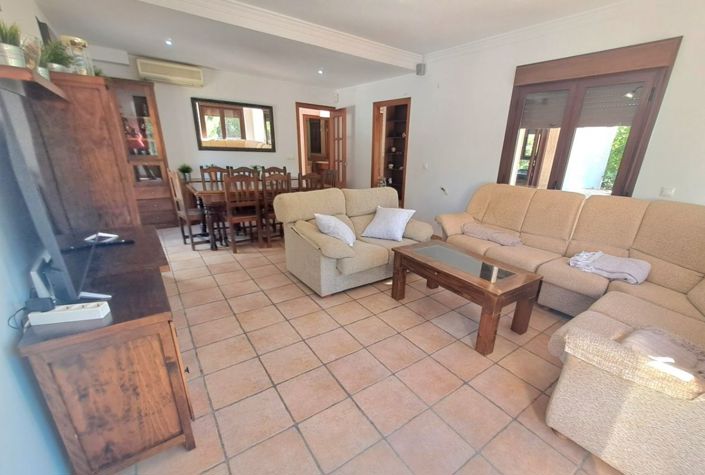 Image No.17-4 Bed Townhouse for sale