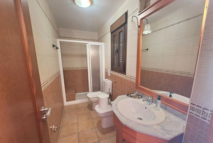 Image No.21-4 Bed Townhouse for sale