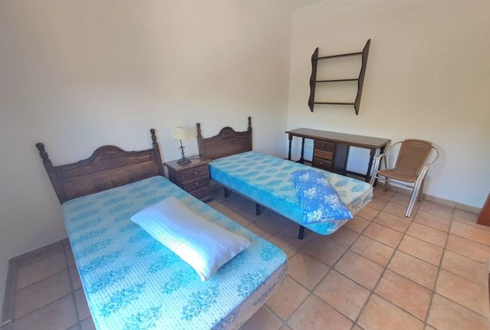 Image No.26-4 Bed Townhouse for sale