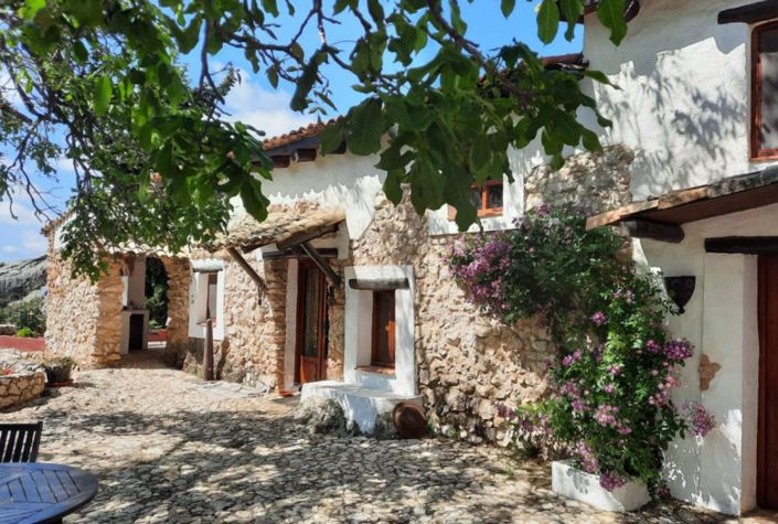 Image No.9-6 Bed Country House for sale