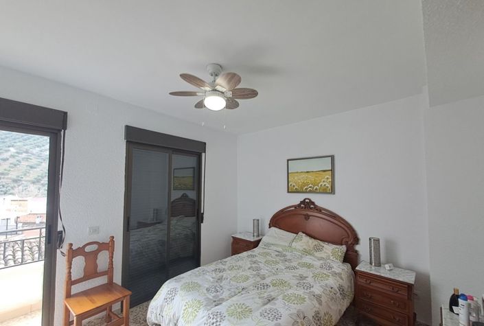 Image No.22-4 Bed Townhouse for sale