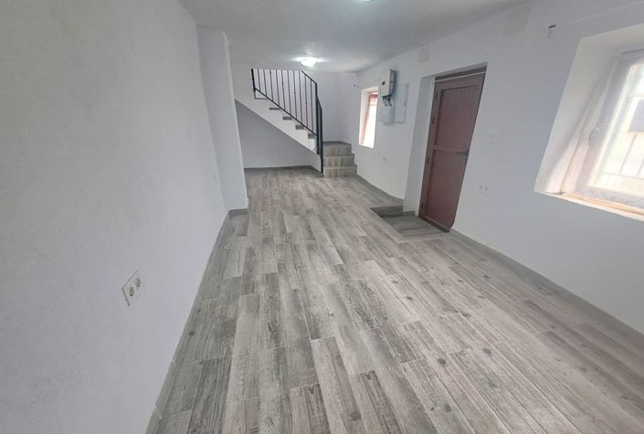 Image No.8-3 Bed Townhouse for sale