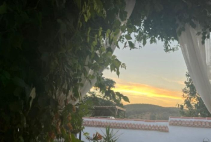 Image No.40-4 Bed Country House for sale