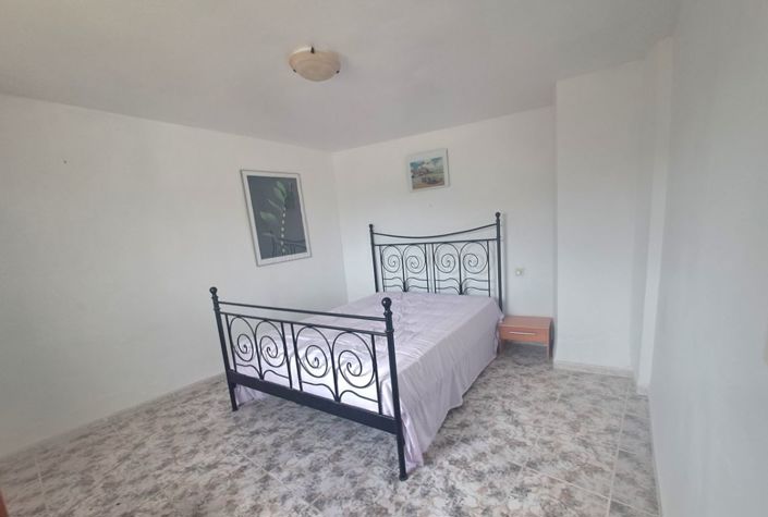 Image No.12-3 Bed Townhouse for sale