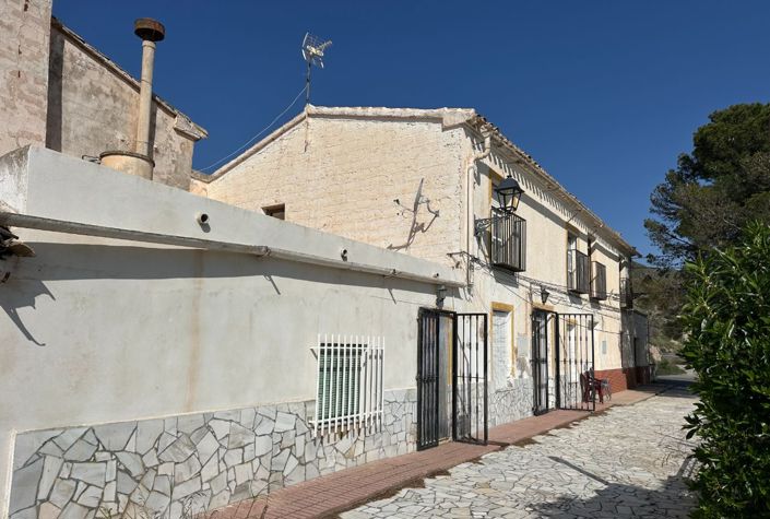 Image No.1-4 Bed Country House for sale