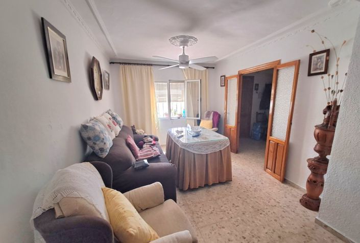 Image No.13-4 Bed Townhouse for sale