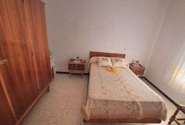 Image No.17-4 Bed Townhouse for sale