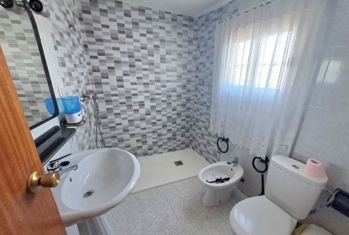 Image No.19-4 Bed Townhouse for sale