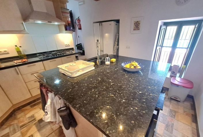 Image No.8-5 Bed Country House for sale