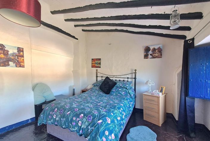 Image No.20-3 Bed Townhouse for sale