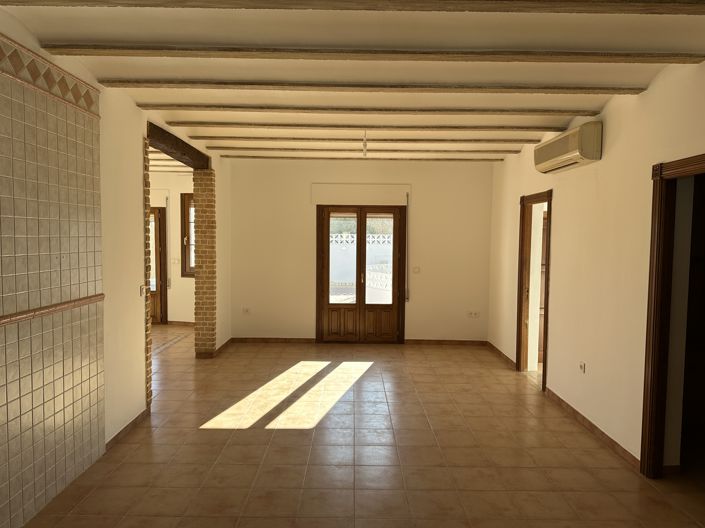 Image No.2-4 Bed Villa for sale