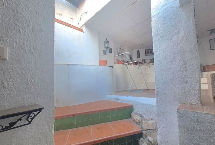 Image No.11-3 Bed Townhouse for sale