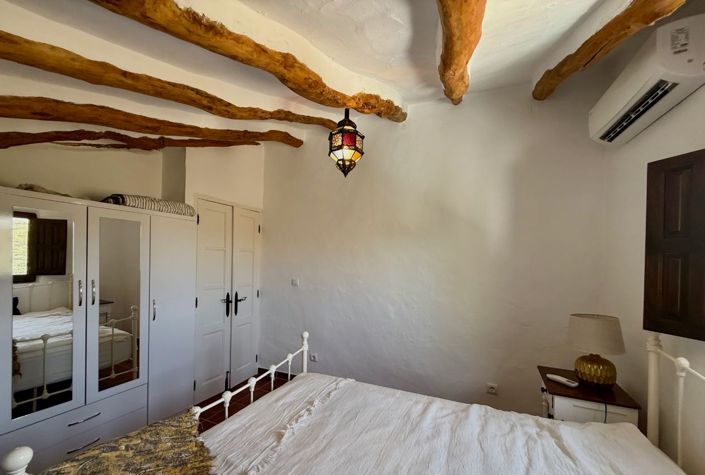 Image No.19-3 Bed Farmhouse for sale