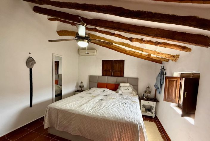 Image No.25-3 Bed Farmhouse for sale