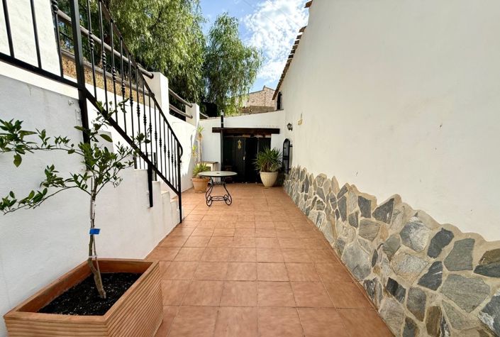 Image No.33-3 Bed Farmhouse for sale