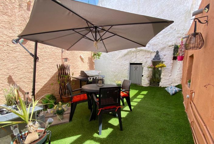 Image No.21-5 Bed Townhouse for sale