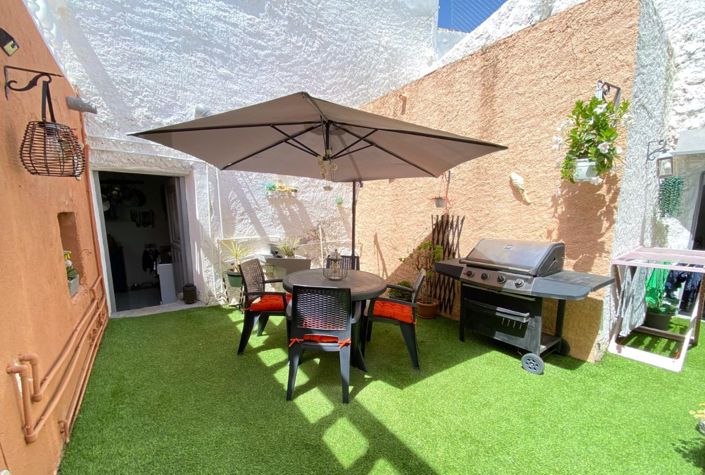 Image No.22-5 Bed Townhouse for sale