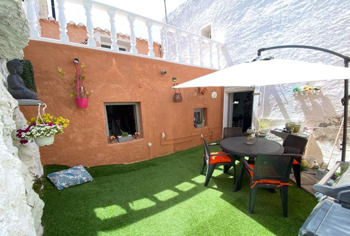 Image No.23-5 Bed Townhouse for sale